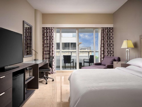 DoubleTree By Hilton Grand Hotel Biscayne Bay image 16