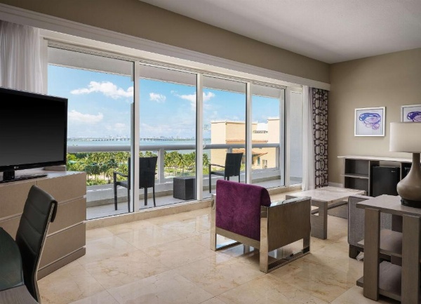 DoubleTree By Hilton Grand Hotel Biscayne Bay image 18