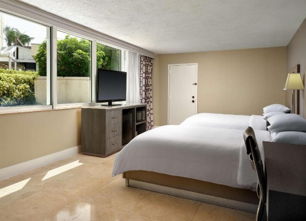 DoubleTree By Hilton Grand Hotel Biscayne Bay image 22